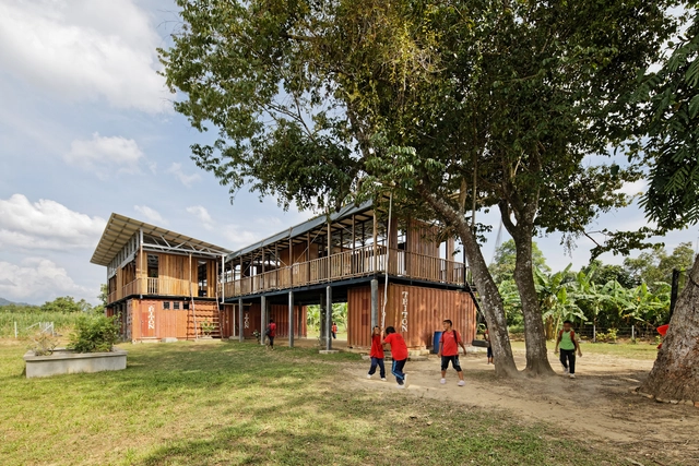 Etania 绿色校园 / billionBricks  - 中小学校