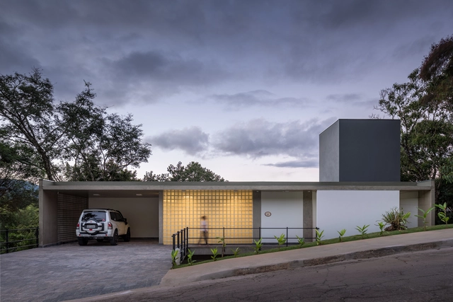 Jambreiro House / Marcos Franchini (BIRI) + Flávia Lutkenhaus - Exterior Photography, Houses, Facade