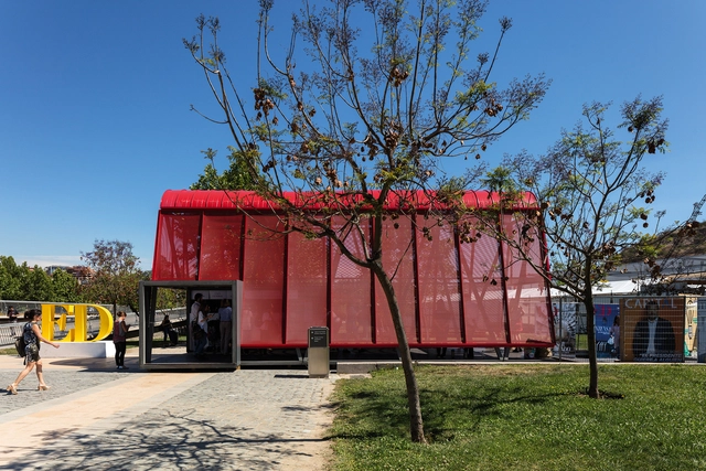 圣地亚哥展会入口亭 / Sarovic Plaut Arquitectos - 临时装置