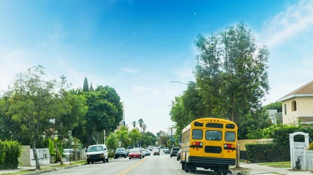Califórnia inicia transição para ônibus totalmente elétricos até 2040 - Imagem de Destaque