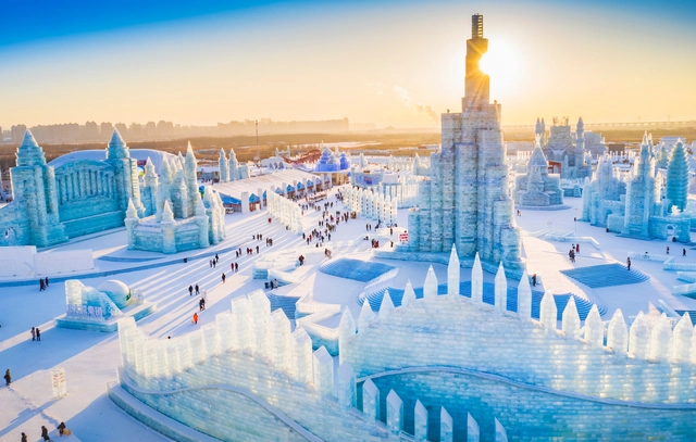 Arquiteturas impressionantes no maior festival de esculturas de gelo do mundo - Imagem de Destaque