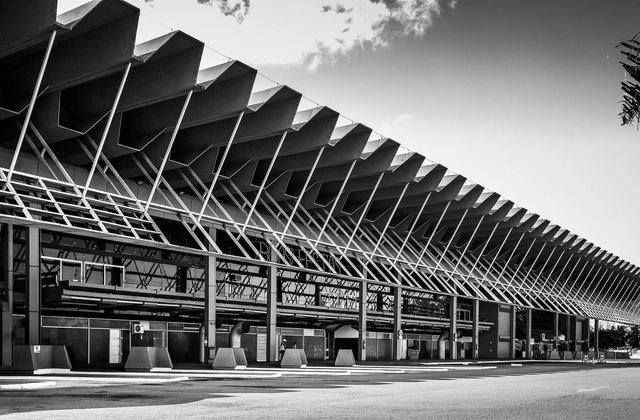 Clássicos da Arquitetura: Terminal rodoviário Rita Maria / Enrique Brena Nadotti e Yamandú Carlevaro - Rodoviária, Fachada