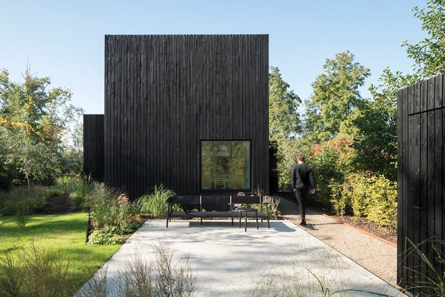 Pequeña casa de vacaciones / i29 interior architects + Chris Collaris - Casas