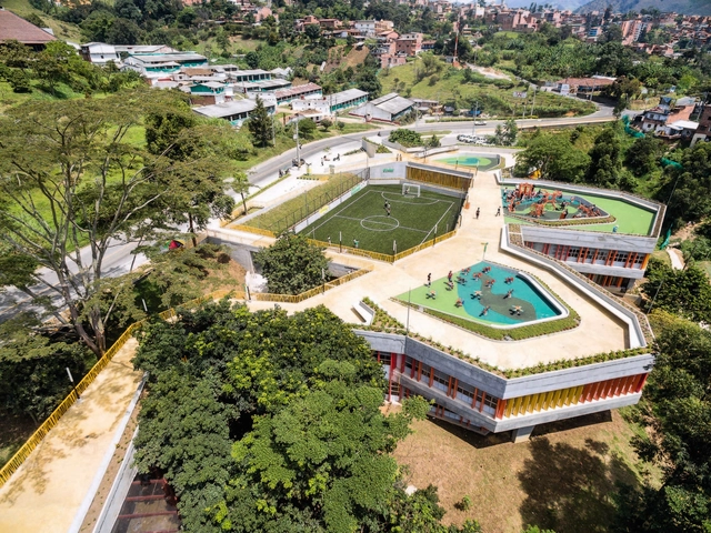 10 obras diseñadas en laderas, pendientes y zonas montañosas en Colombia - Imagen Principal