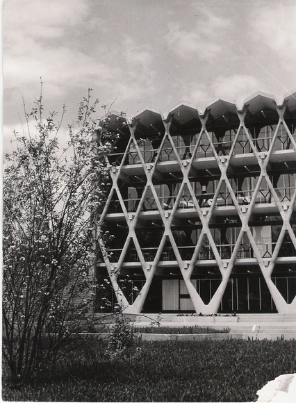 AD经典：门多萨建筑学院 / Enrico Tedeschi - 大学
