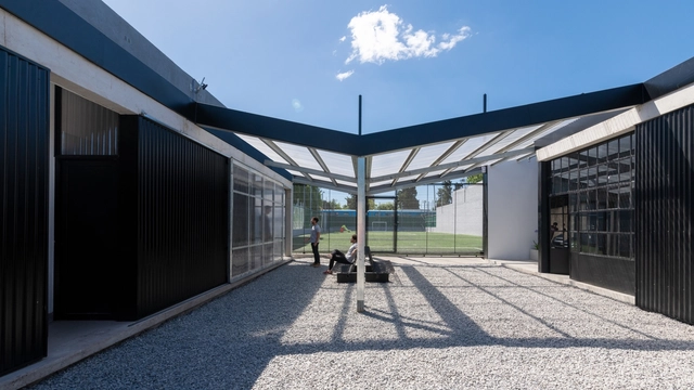 Reciclaje y Ampliación UVE San Agustín / Además arquitectura - Recreación Y Entrenamiento