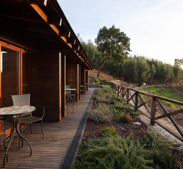 Empreendimento Turístico em Espaço Rural – Casa de Campo em Lugar da Lapa  / Adapteye - Ampliação