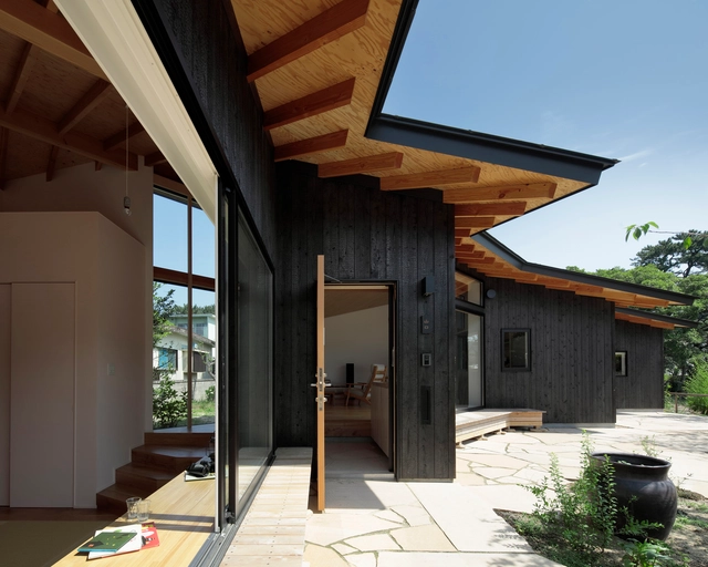 Secuencia de muros en L / Ikeda Yukie Ono Toshiharu Architects - Casas