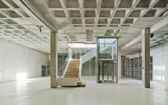 Bodega y Sede Casa Rojo / Srta. Rottenmeier Estudio de Arquitectura - Reconversión, Fijación Vigas, Fachada, Pilares, Barandas, Escaleras