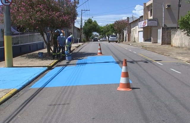 Cidade no interior de São Paulo pinta as ruas de azul para reduzir calor e melhorar o conforto térmico - Imagem de Destaque