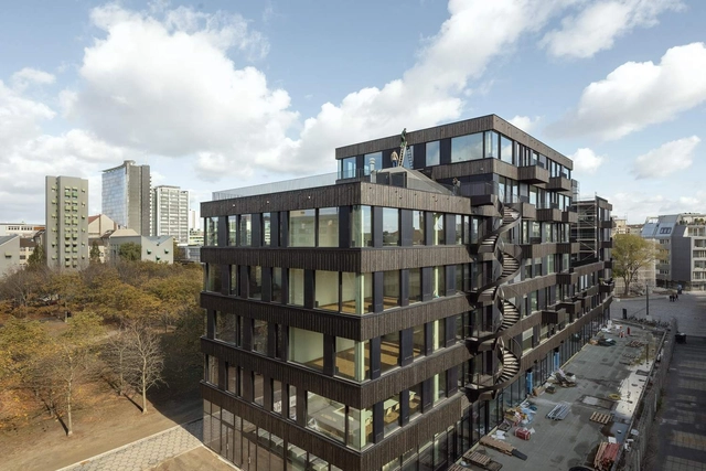 Edifício Corporativo Frizz23 / Deadline - Residencial