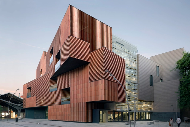 Escola Massana, Art and Design Center / Estudio Carme Pinós - University