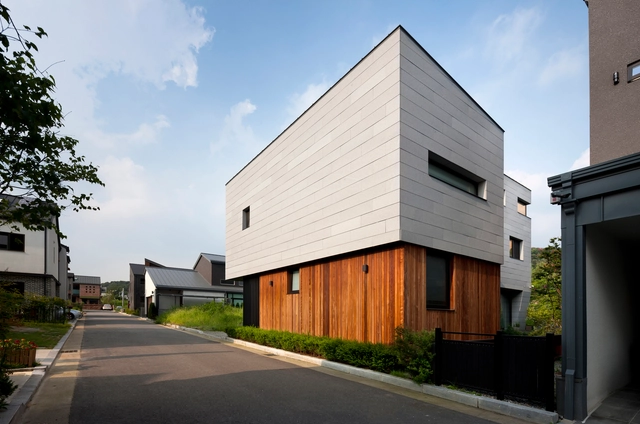 Yongin Dongsanjae / Lee.haan.architects - Houses, Facade, Door