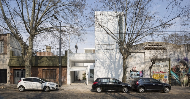 Casa Castillo / MONOBLOCK - Casas, Fachada, Arco