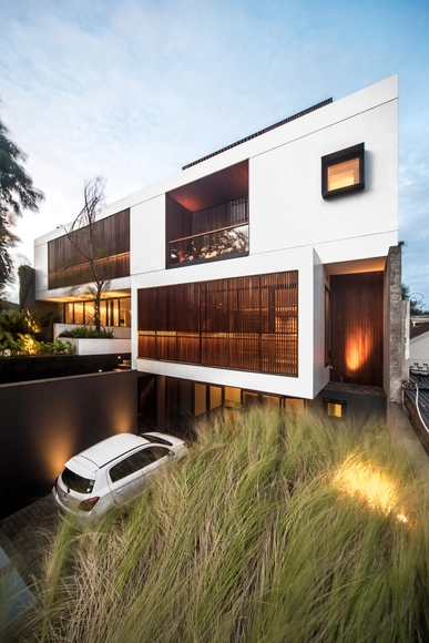 Casa en Permata Hijau / Rafael Miranti Architects - Casas