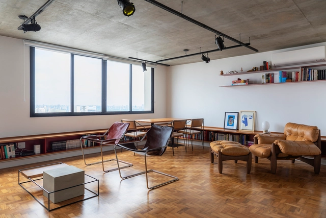 Apartamento Consolação / SOEK Arquitetura - Edifício De Apartamentos, Viga, Mesa, Iluminação, Cadeira