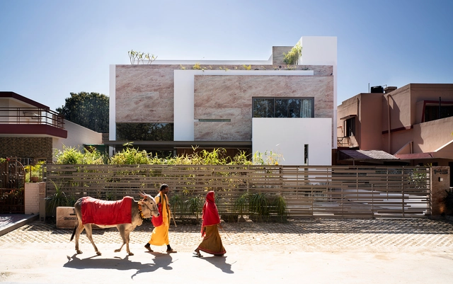 Residencia 145 / Charged Voids - Casas