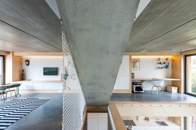 Passive Rowhouse SMETVANDERVEKEN / denc!-studio - Houses Interiors, Beam, Handrail, Table, Lighting, Chair