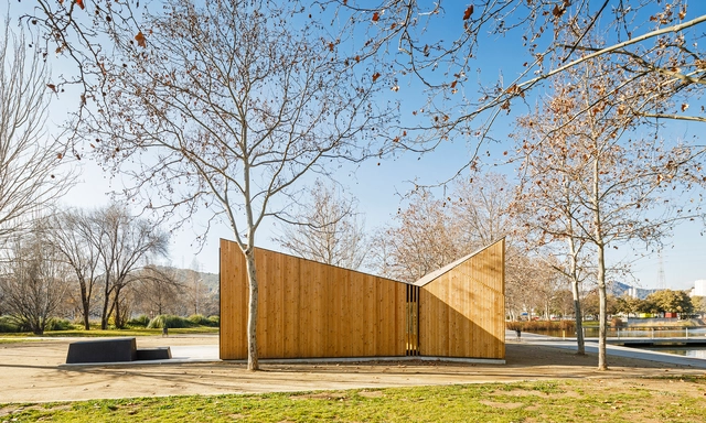 AULA K / BCQ Arquitectura - Salas De Clases, Jardín, Fachada