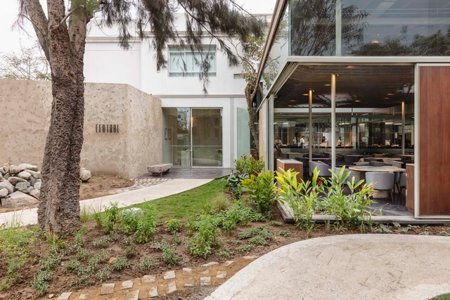 Central Restaurante / Estudio Rafael Freyre - Restaurant, Jardín, Fachada, Puerta