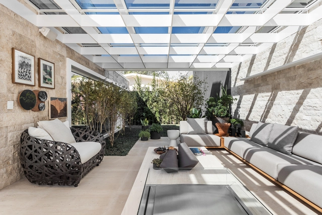 Casa PJ / PRISCILLA MULLER, Studio Arquitetura e Design - Casas, Jardim, Fachada, Viga, Mesa, Cadeira