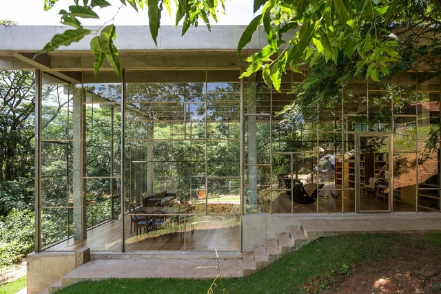 Casa Biblioteca / Atelier Branco Arquitetura - Casas, Jardim, Fachada, Escada, Porta, Floresta
