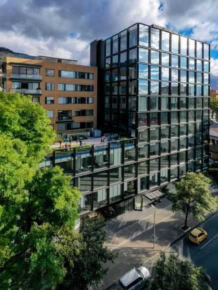 80-ONCE Business & Living / Sestral S.A - Arquitectura De Uso Mixto, Fachada, Urbano