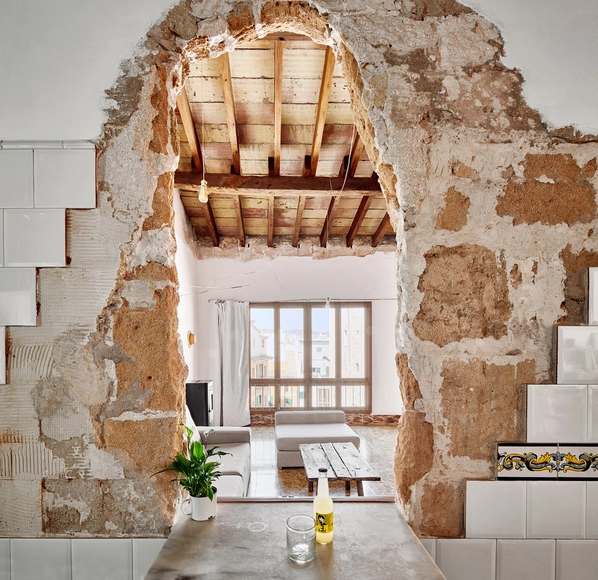 The Beauty in the Imperfections of Ruins in Architecture - Featured Image