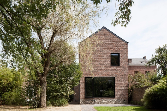 冷静克制的比利时旧库房改造住宅 / Architecture Cotugno Thiry - 独立住宅