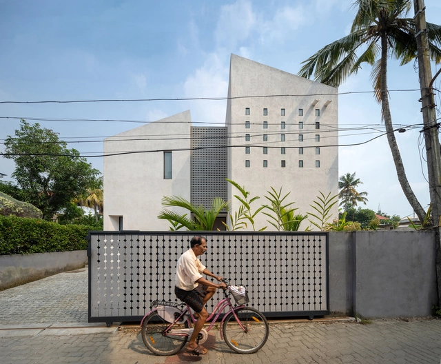 Maison Kochi / Meister Varma Architects - Casas