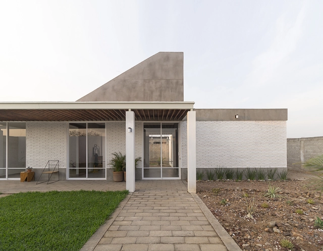 Casa Santo Domingo / Apaloosa Estudio de Arquitectura y Diseño + Simetría Estudio de Arquitectura - Casas