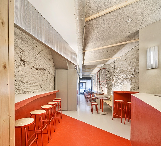 Folks Burguer Club / AMOO | Aureli Mora + Omar Ornaque - Diseño De Interiores, Mesas, Sillas, Iluminación