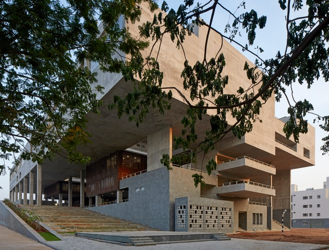 维杰亚瓦达规划与建筑学院  / MO-OF - 大学