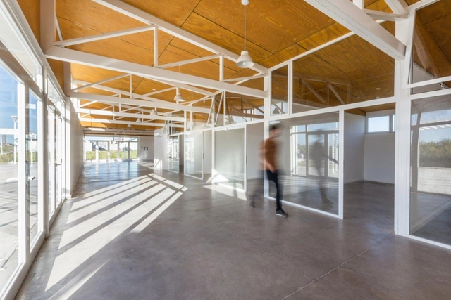 Centro Comunitario Barrio Las Américas / POLO - Centro Comunitario, Fijación Vigas, Fachada, Barandas