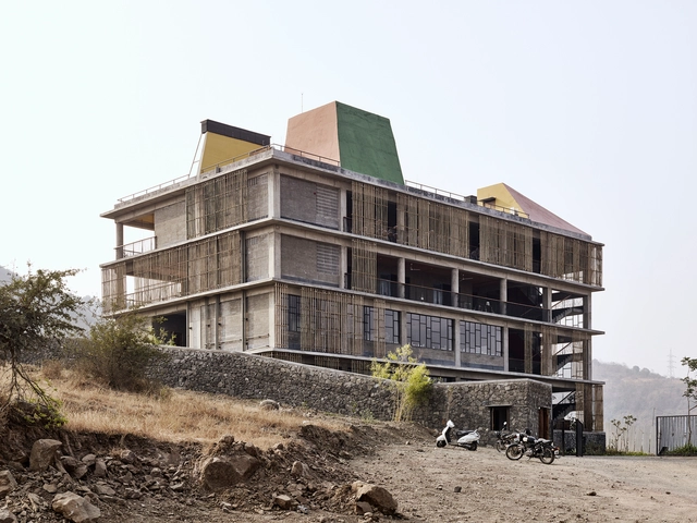 Academia Avasara / Case Design Studio - Escolas
