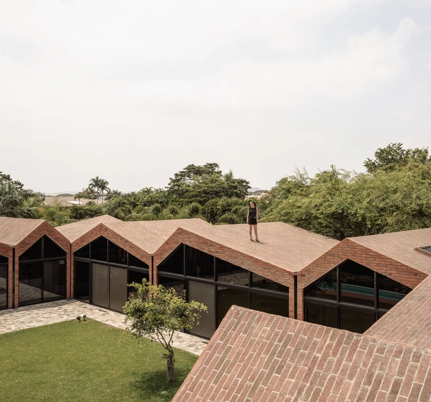 Casa El Cortijo / Felipe Assadi Arquitectos - Vivienda Colectiva, Jardín, Fachada