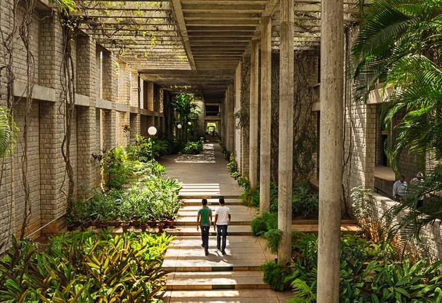 Vitra Design Museum promove exposição que explora a obra de Balkrishna Doshi - Imagem de Destaque