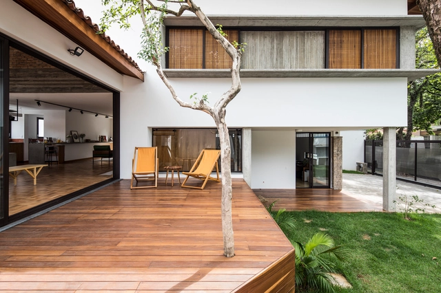 Casa Beiral / Zoom Urbanismo Arquitetura e Design - Casas, Terraço, Porta, Fachada, Viga, Mesa, Cadeira
