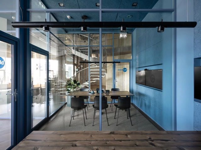 Oficinas Grammarly / balbek bureau - Fotografía interior, Interiores De Oficina, Cocina, Fachada, Mesas, Sillas