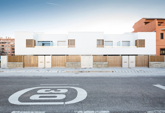 [TWIN] Oito casas geminadas em Granada / DTR_studio architects - Apartamentos