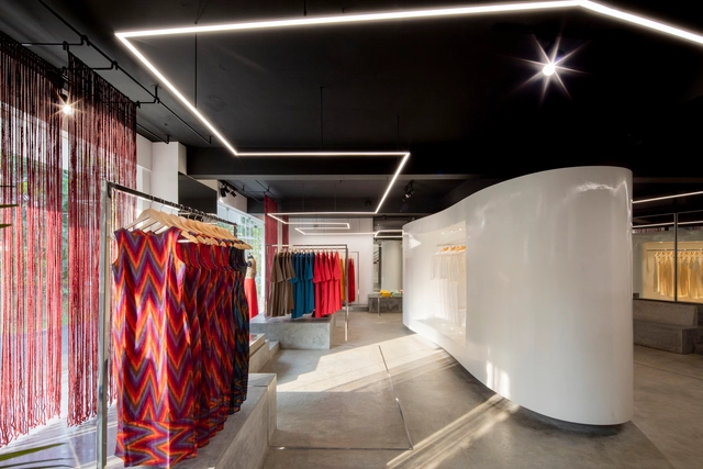 The Store Between the Lines / LIJO RENY architects - Store