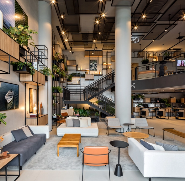 Hotel Ibis – Nuevo concepto / FGMF - Renovación