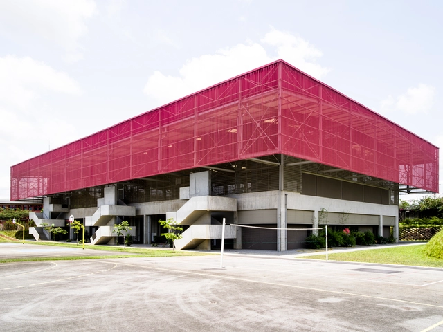 Ginásio Lycée Blaise Pascal / Koffi & Diabaté Architectes - Escolas, Fachada