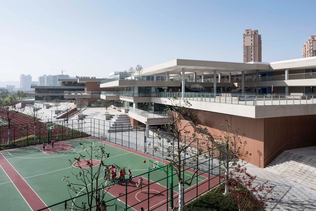 Experimental Primary School of Suzhou Science and Technology Town / Atelier Z+ , Dplus Studio - Elementary & Middle School
