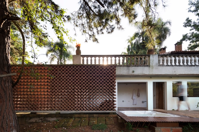 Sauna São Roque / messina | rivas - Sauna, Jardim, Cerca, Fachada, Corrimão, Balcão