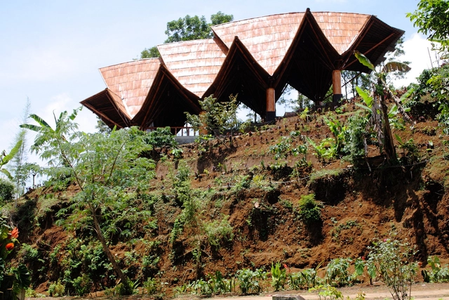 鸡巢剧场,竹子打造宗教文化集聚圆形空间 / Architecture Sans Frontières Indonesia - 露天剧场