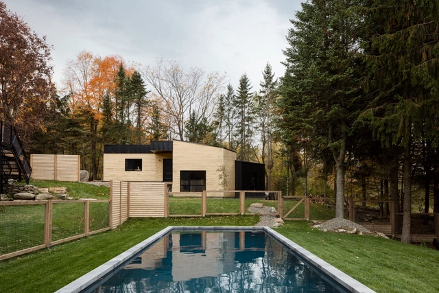 Abercorn Chalet / Tux Agency + Guillaume Kukucka Architect - Exterior Photography, Residential, Facade