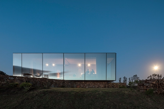 Sacromonte Landscape Hotel Shelters / MAPA - Hoteles, Fachada, Iluminación