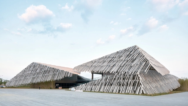 Centro de Transporte Lacustre Yangcheng de Kengo Kuma, pelas lentes de Zheng Shi - Imagem de Destaque