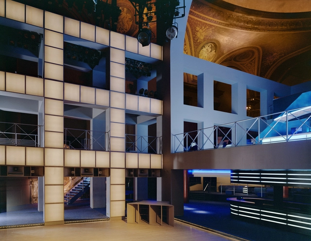Discoteca diseñada por Arata Isozaki en Nueva York, bajo el lente de Timothy Hursley - Imagen Principal